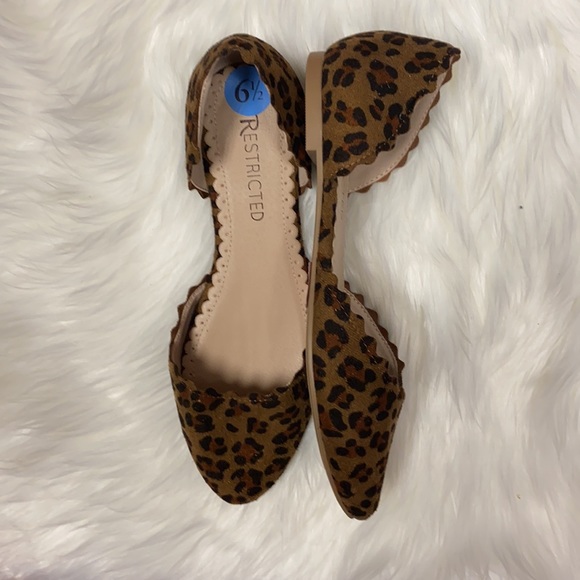 ADORABLE 🥰 Soft Suede-like Cheetah Scalloped Slip on Flats NWT - Comfort Fit! - Picture 4 of 4